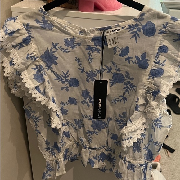 NWT FASHION NOVA FLORAL RUFFLE TOP - Picture 2 of 2